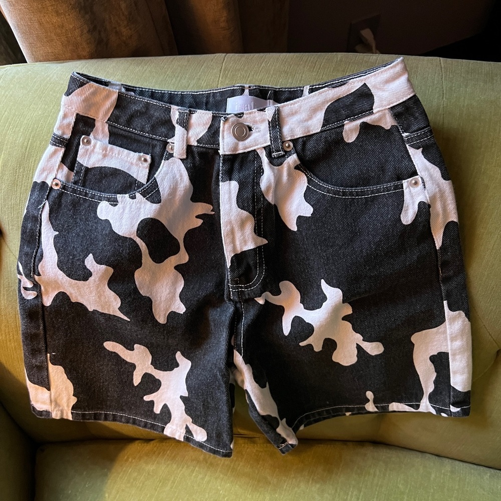 NWOT Cow Print Isalis denim shorts